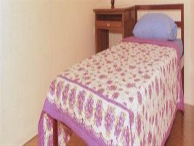 Hninn Si Budget Hostel
