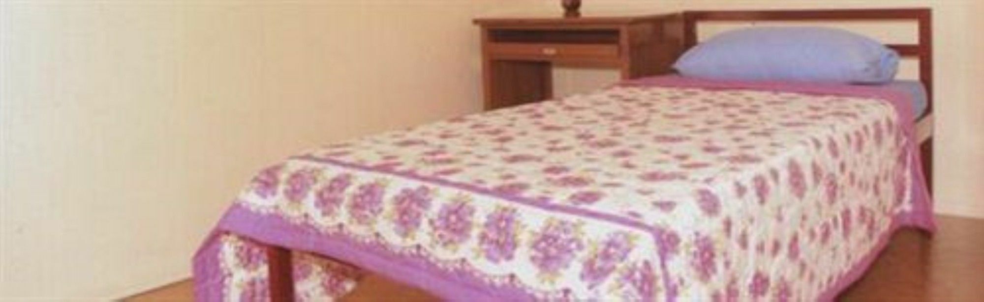 Hninn Si Budget Hostel Yangon